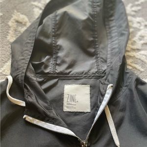 Zine Women’s Windbreaker